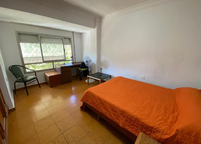 Piso Jovenes Familia Cerca Playa Y Centro . Blasco Ibanez A * Valencia